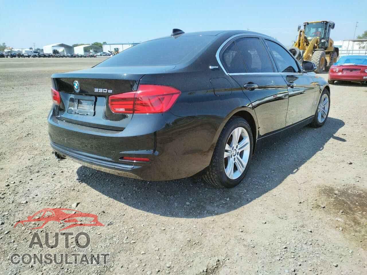 BMW 3 SERIES 2018 - WBA8E1C54JA180268