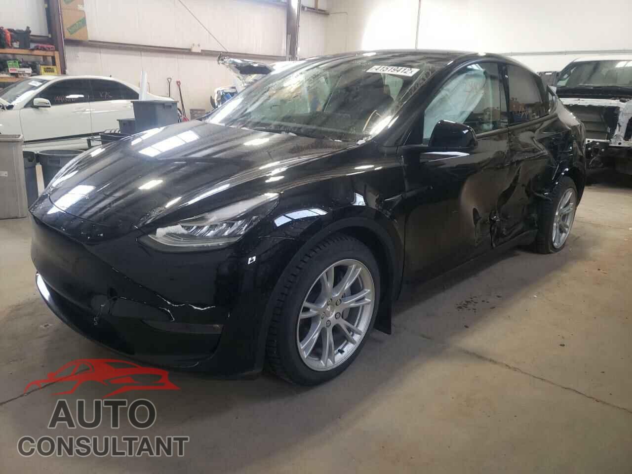 TESLA MODEL Y 2021 - 5YJYGDEE9MF121384