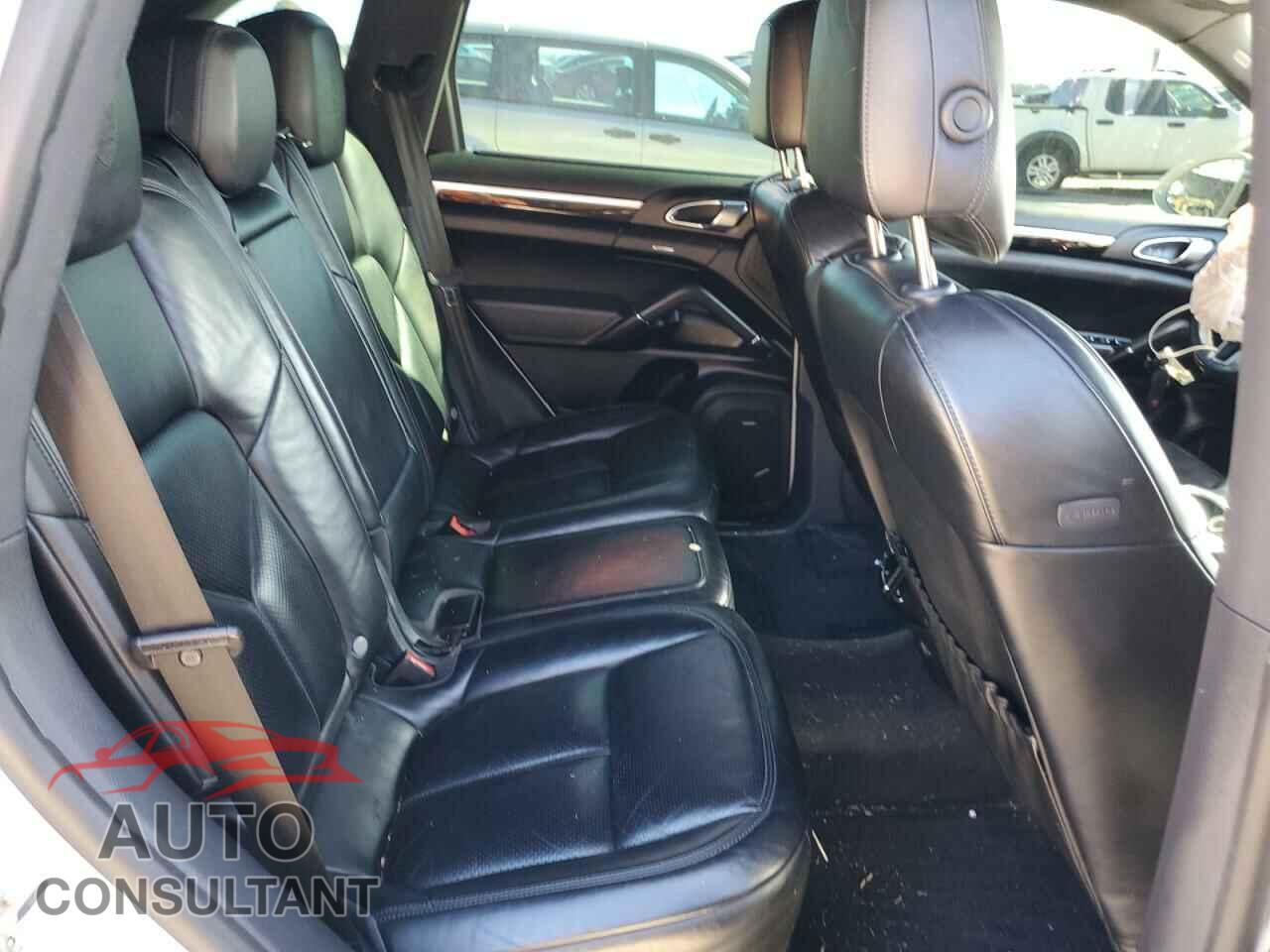 PORSCHE CAYENNE 2018 - WP1AA2A28JKA00815