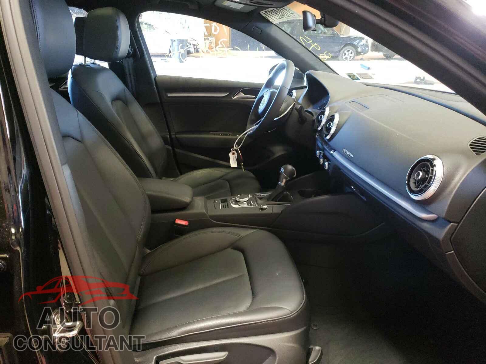 AUDI A3 2019 - WAUBEGFF0KA113729