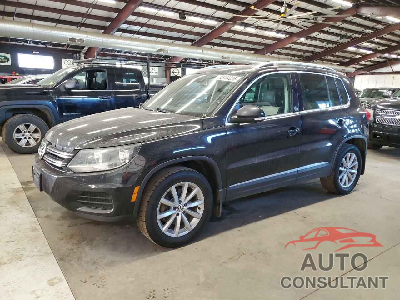 VOLKSWAGEN TIGUAN 2017 - WVGSV7AX3HK003226