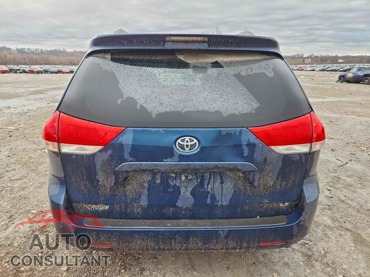 TOYOTA SIENNA 2011 - 5TDKK3DC2BS017021