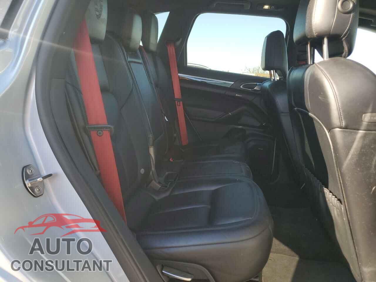PORSCHE CAYENNE 2018 - WP1AA2A21JKA05743