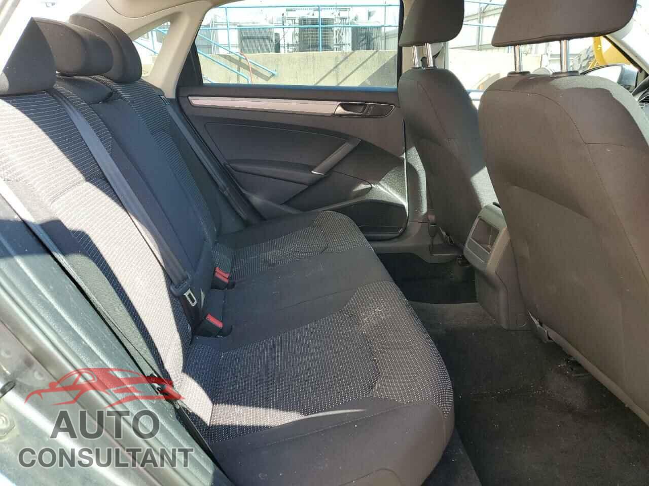 VOLKSWAGEN PASSAT 2017 - 1VWAT7A36HC002209