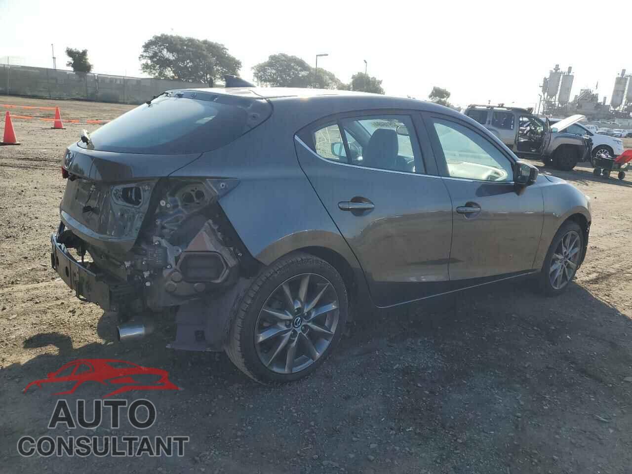 MAZDA 3 2018 - 3MZBN1M36JM186160