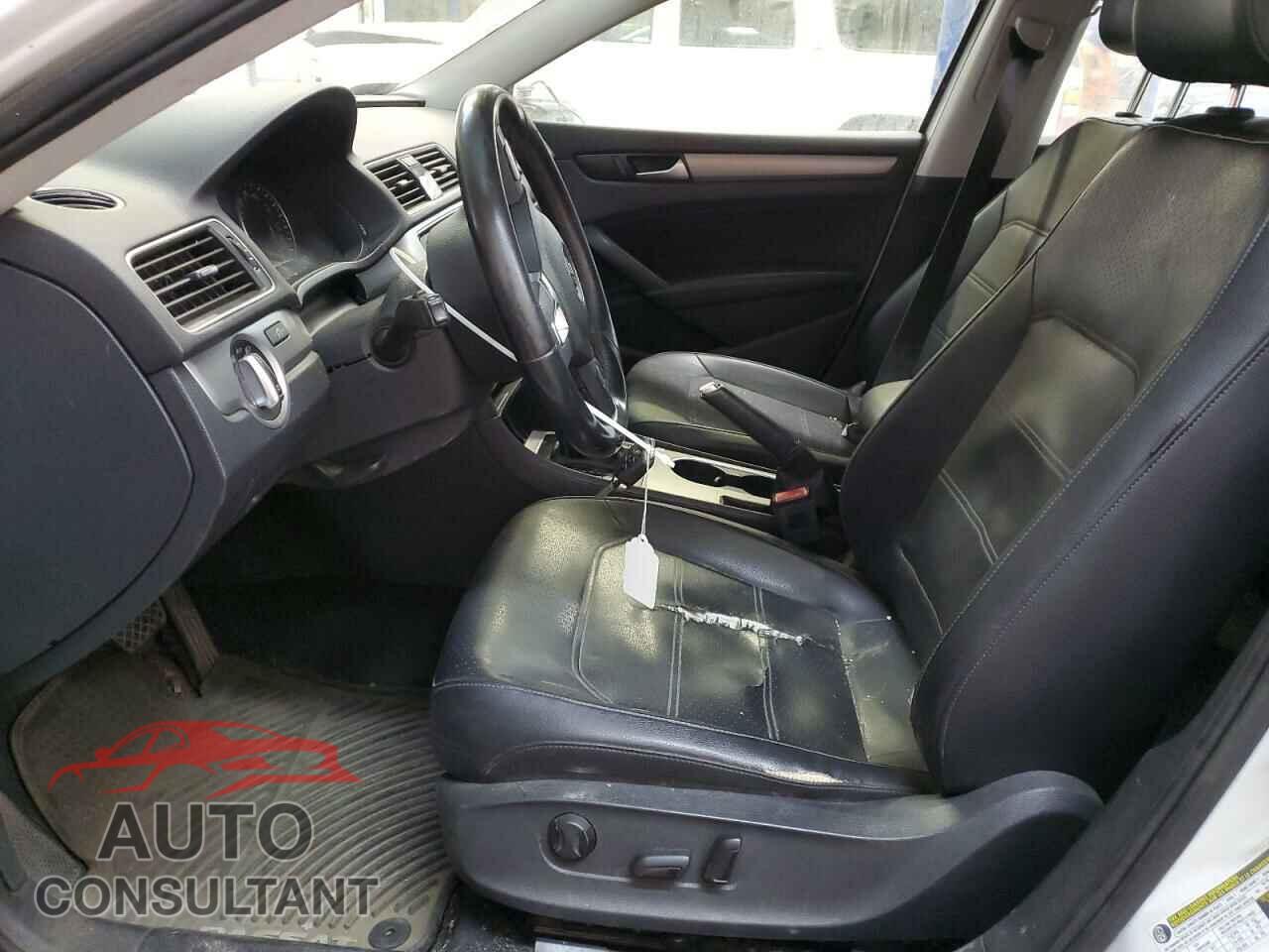 VOLKSWAGEN PASSAT 2014 - 1VWBP7A38EC012695