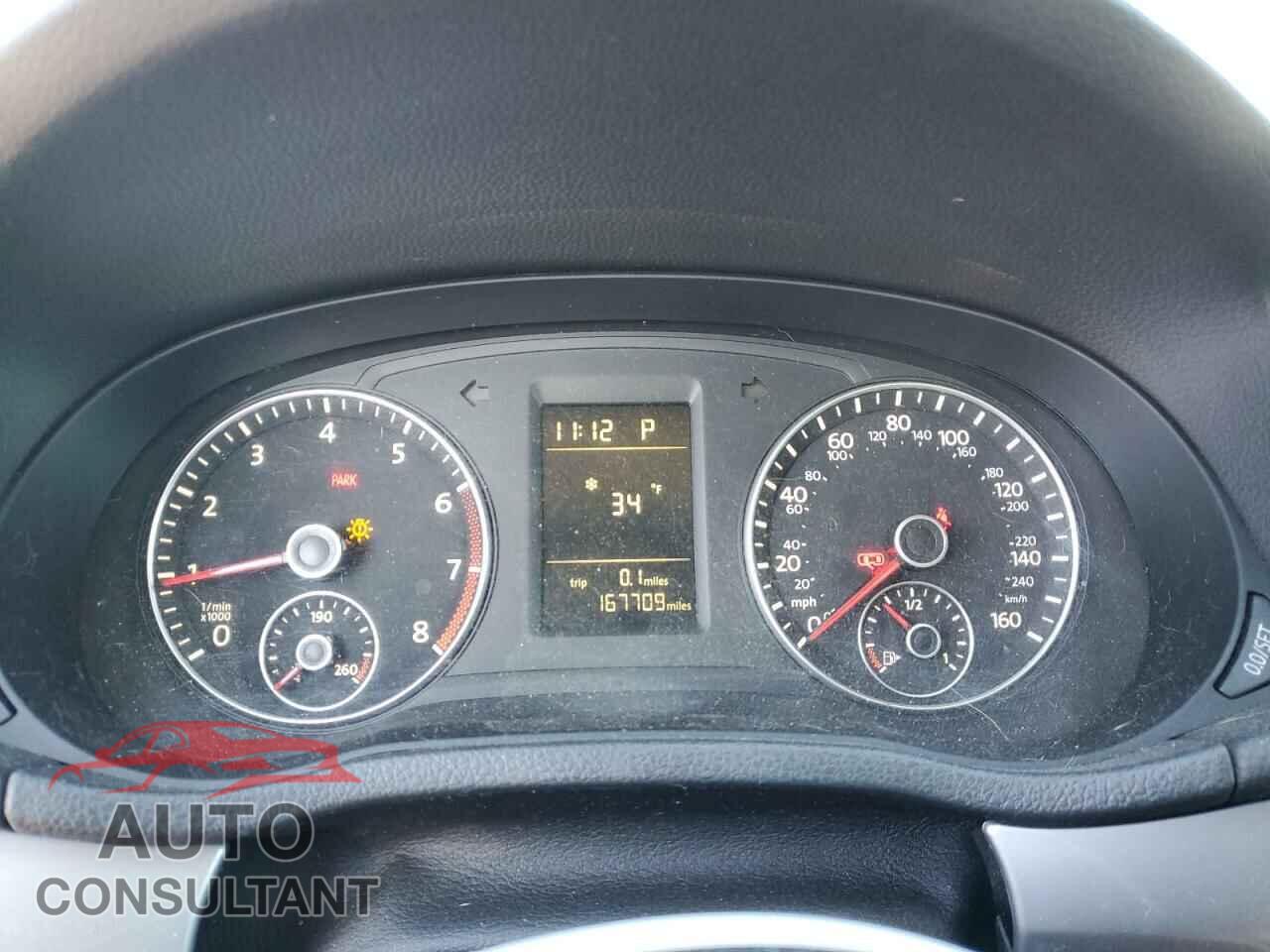 VOLKSWAGEN PASSAT 2015 - 1VWAT7A35FC005115