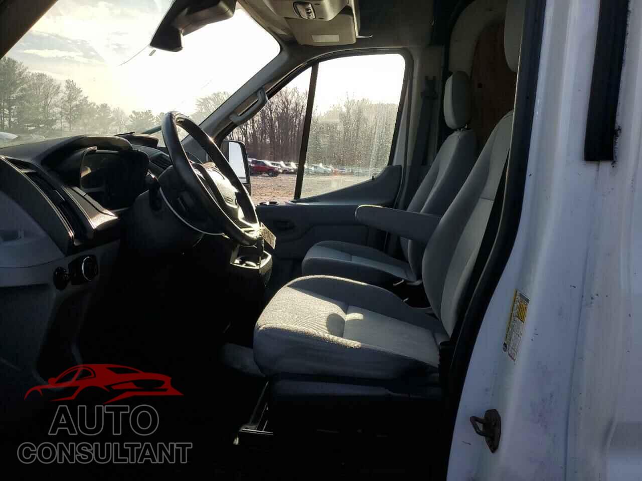 FORD TRANSIT 2017 - 1FTYR2CM1HKA13858