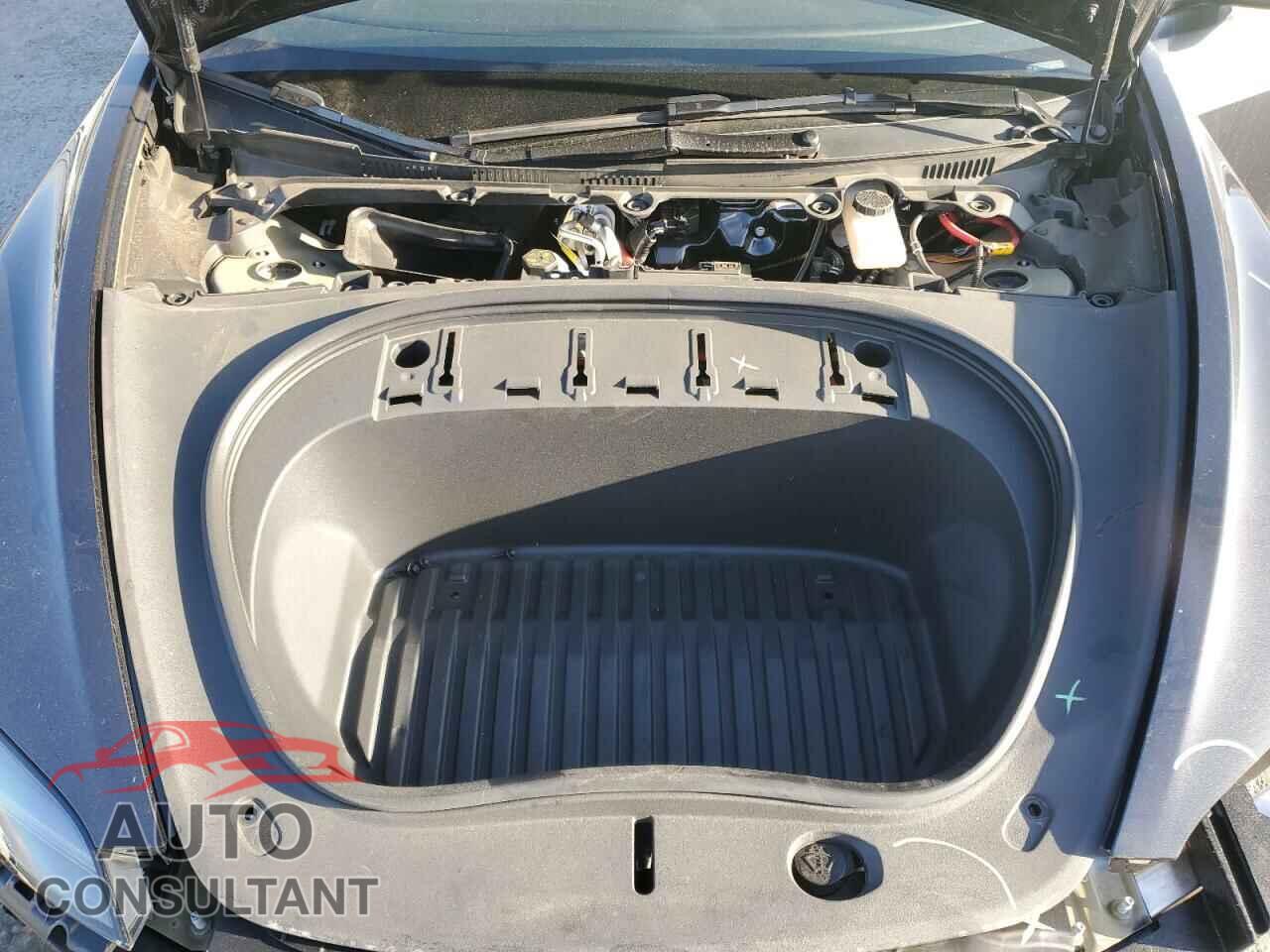 TESLA MODEL 3 2024 - 5YJ3E1EA6RF747249