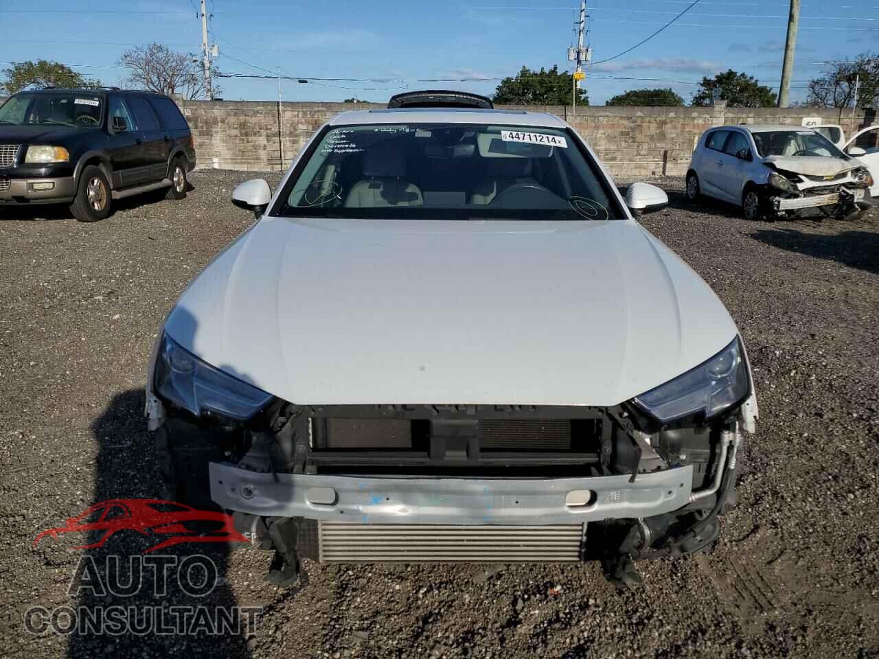 AUDI A4 2019 - WAUGMAF46KN004656