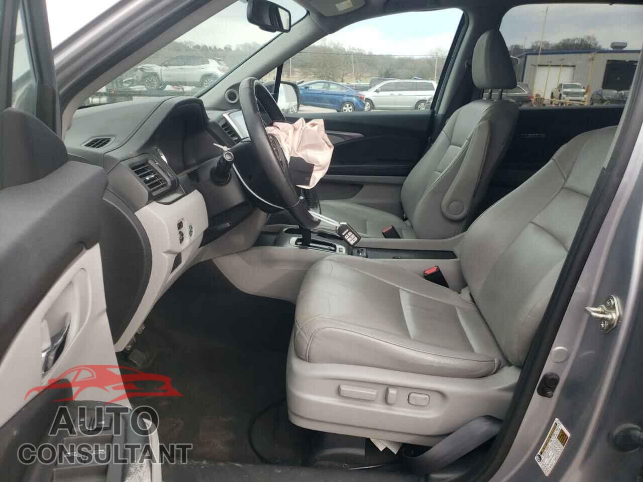 HONDA PILOT 2017 - 5FNYF6H5XHB010620