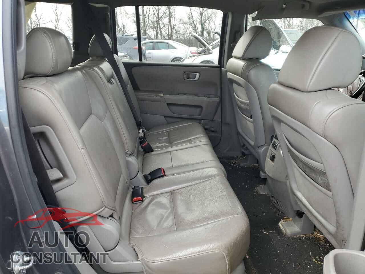 HONDA PILOT 2010 - 5FNYF4H51AB015814