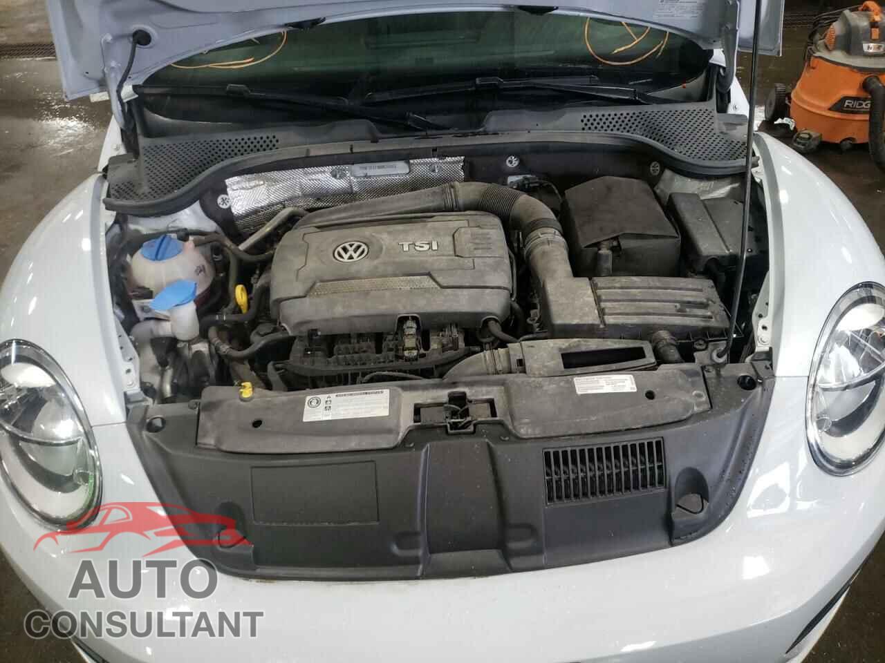 VOLKSWAGEN BEETLE 2017 - 3VWF17AT8HM618942