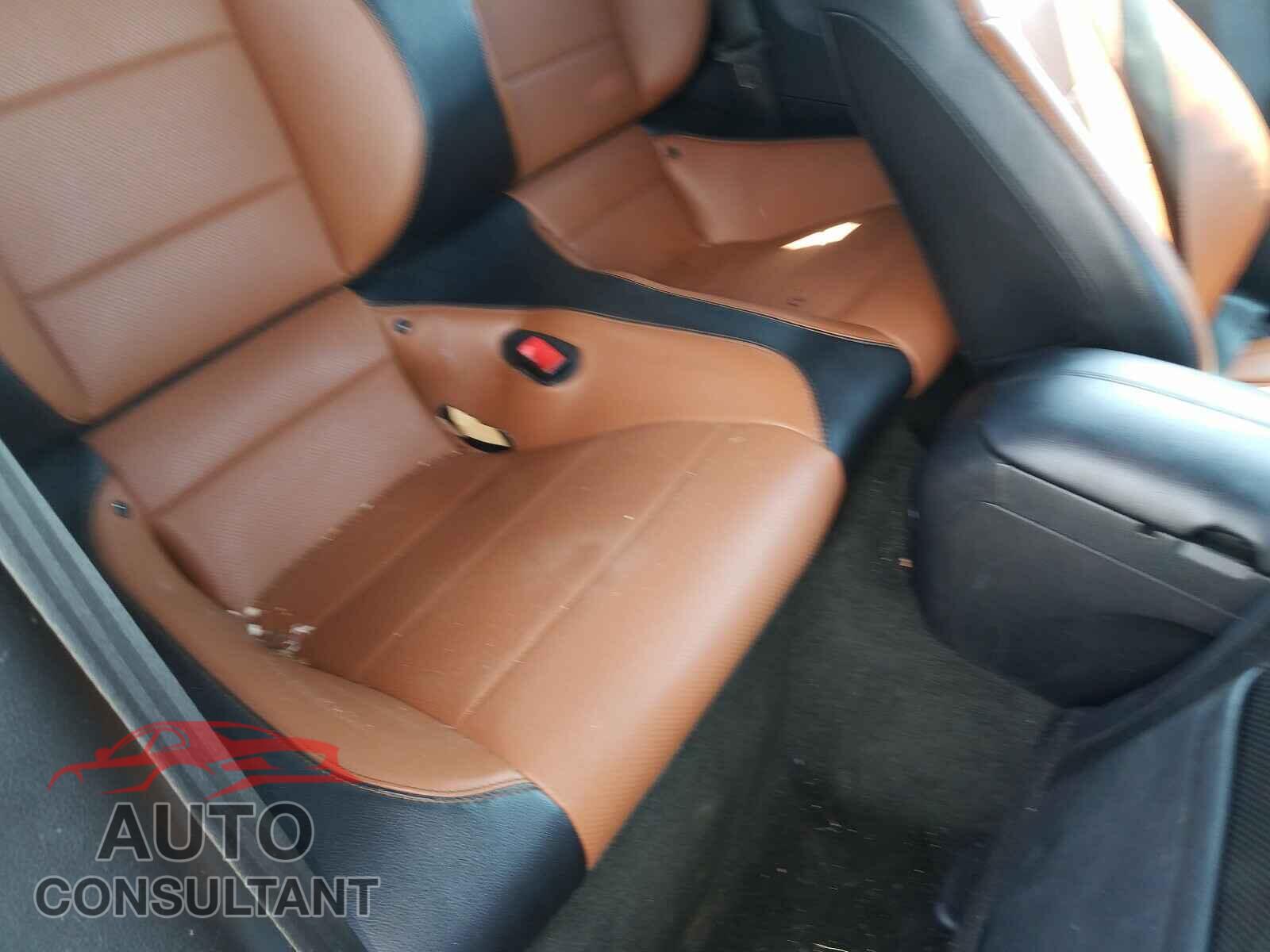 FORD MUSTANG 2018 - 1FATP8UH4J5133068