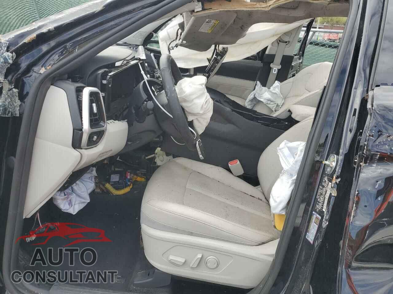 KIA SORENTO 2023 - 5XYRKDLF0PG204066