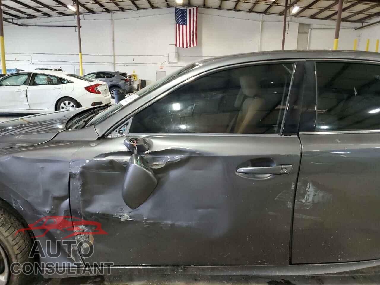 LEXUS IS 2014 - JTHBE1D22E5002580