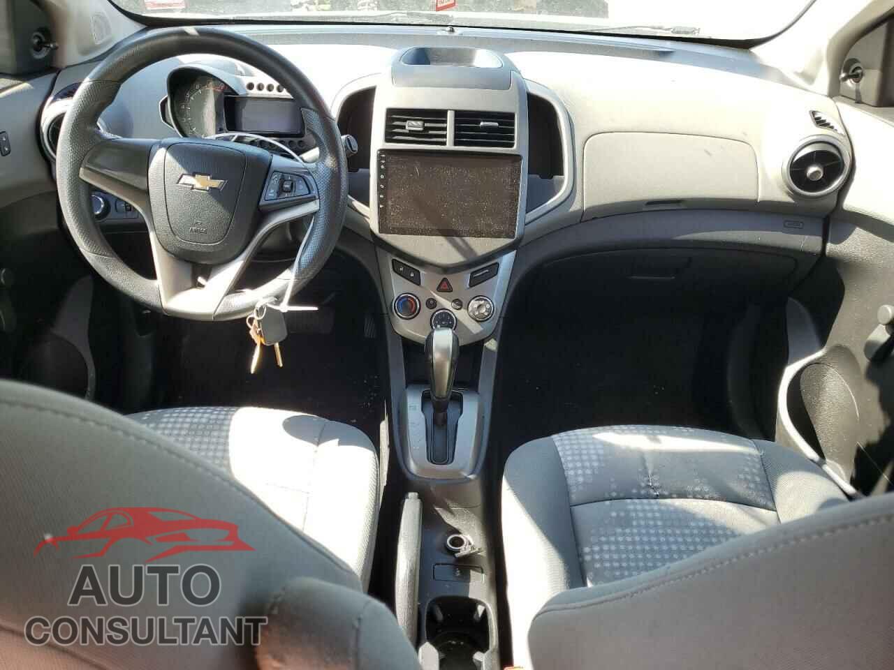 CHEVROLET SONIC 2016 - 1G1JA6SH2G4150971