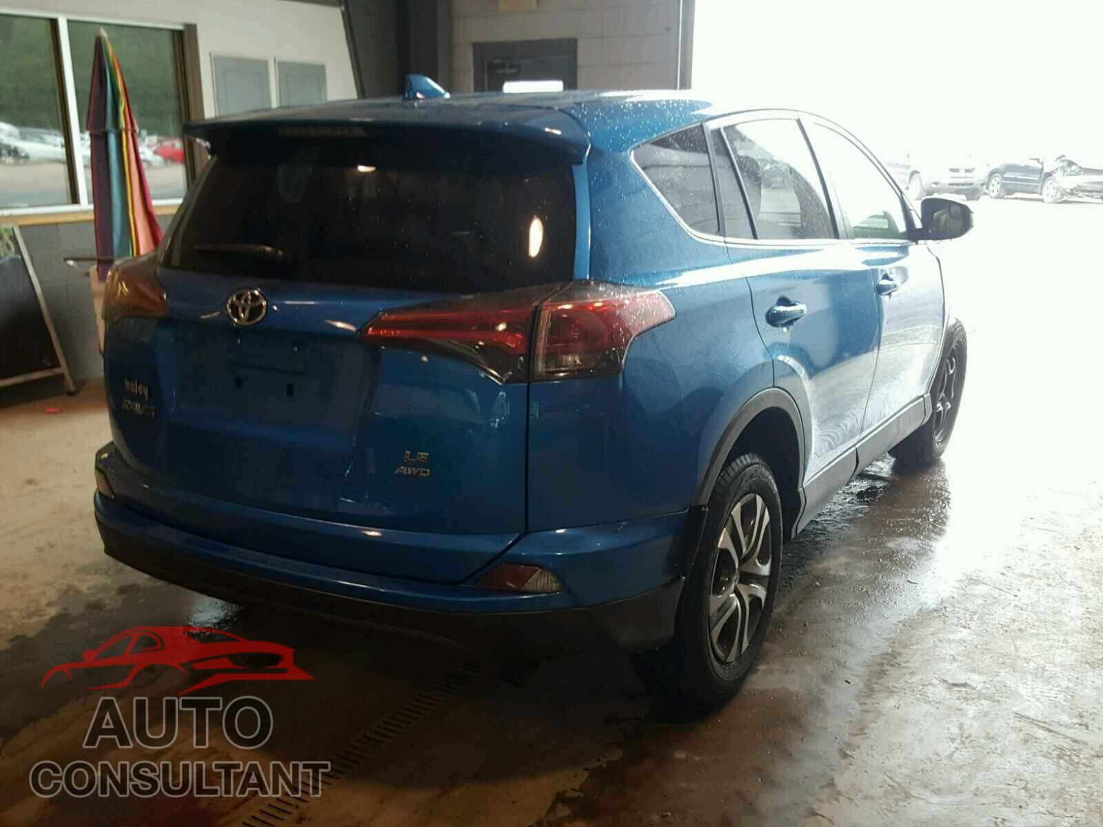 TOYOTA RAV4 LE 2018 - JTMBFREV2JJ208067
