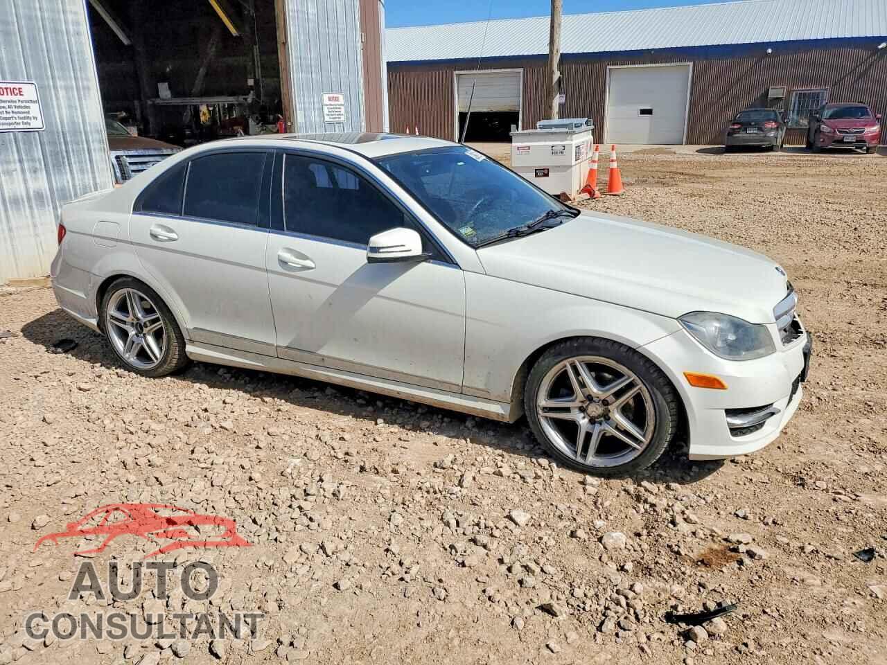MERCEDES-BENZ C-CLASS 2012 - WDDGF8BB0CR225230