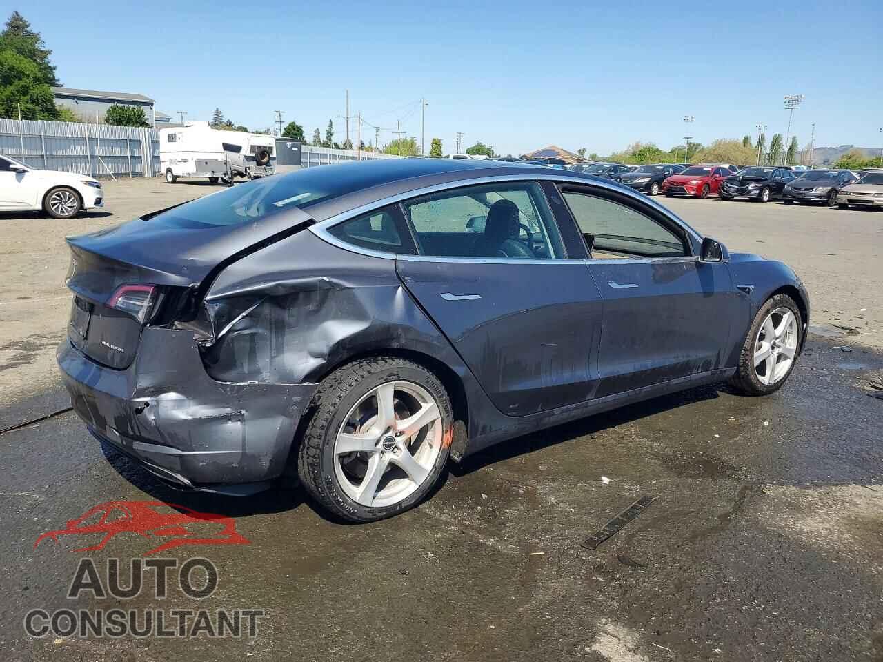 TESLA MODEL 3 2019 - 5YJ3E1EB4KF192137
