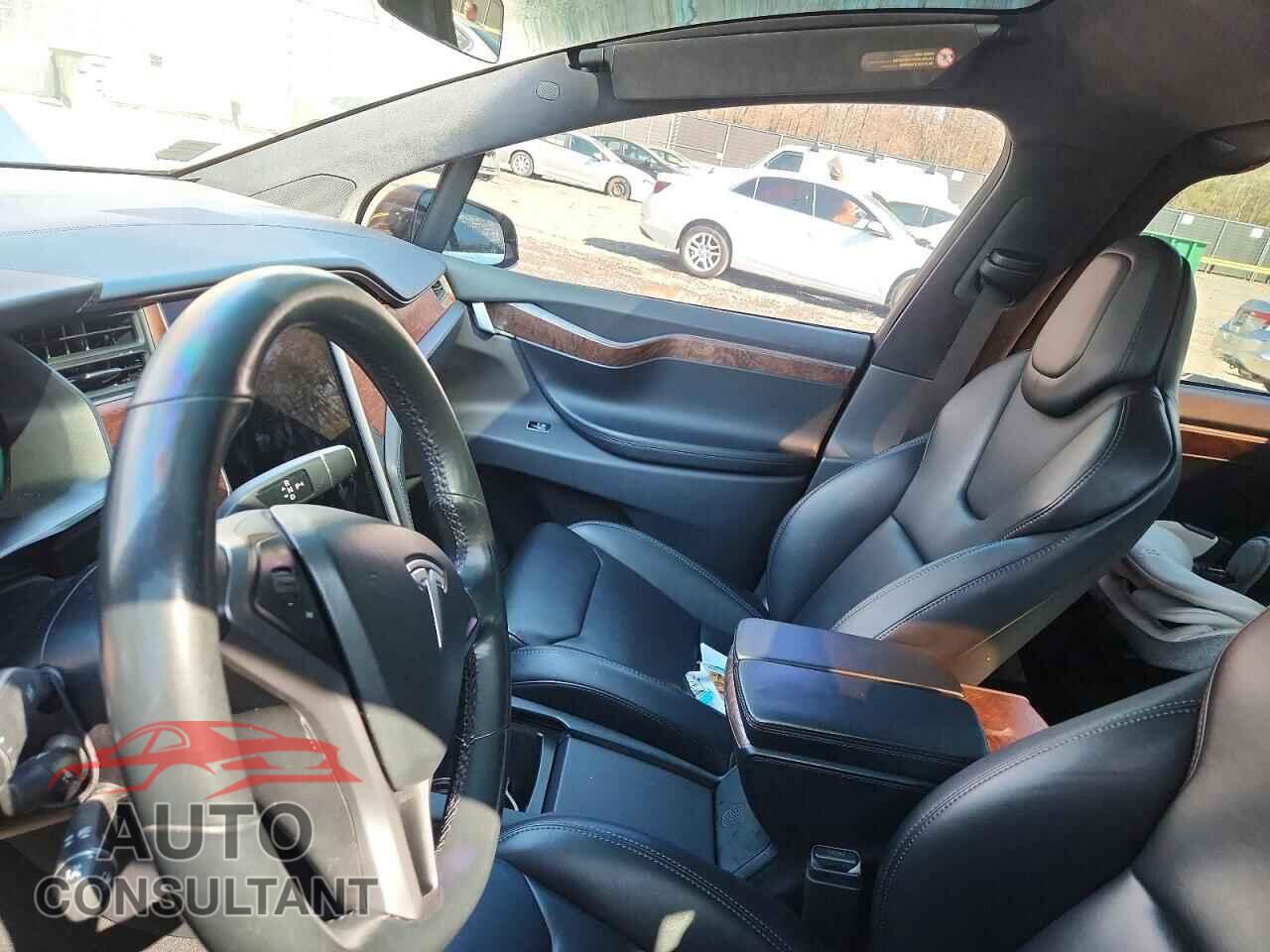 TESLA MODEL X 2019 - 5YJXCBE2XKF180202