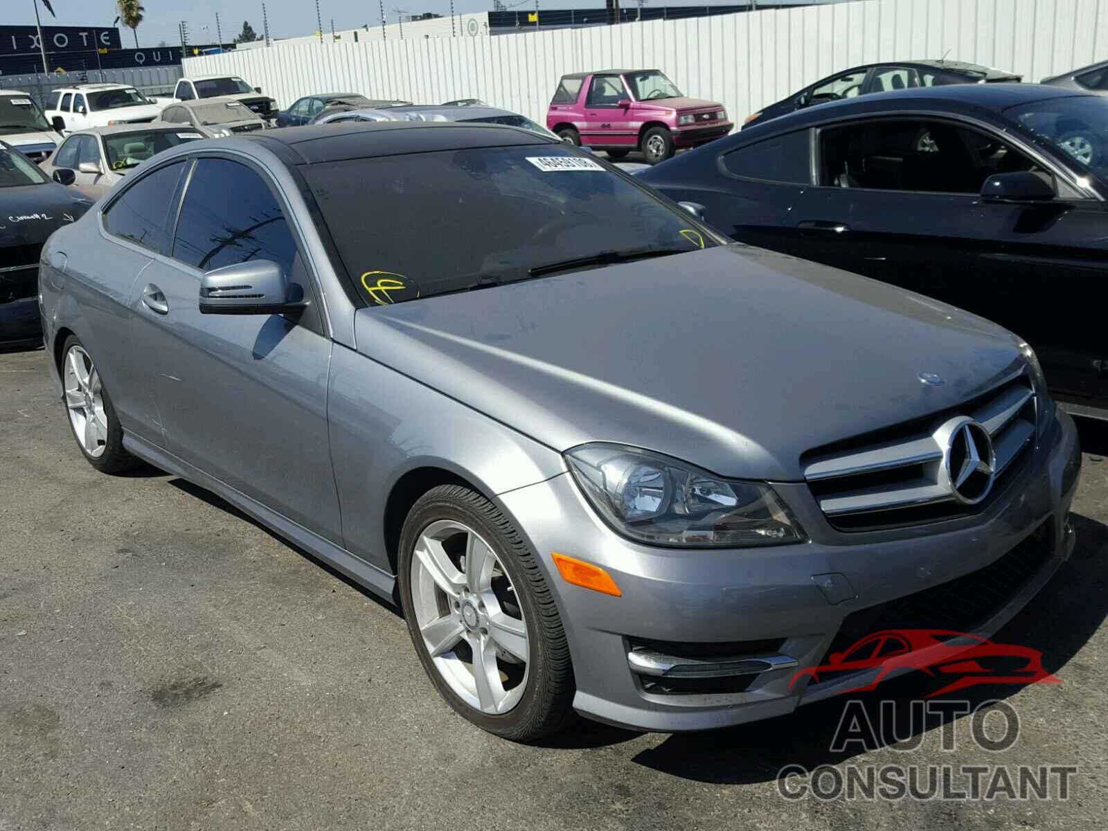 MERCEDES-BENZ C 250 2015 - WDDGJ4HB0FG379094