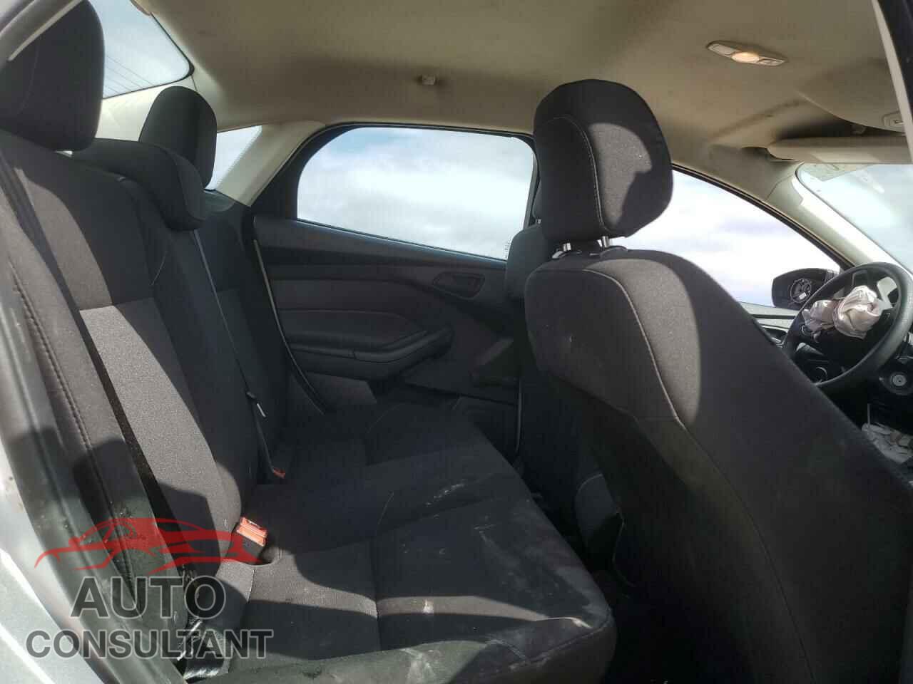 FORD FOCUS 2018 - 1FADP3E29JL277549