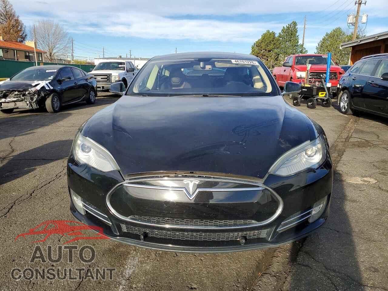 TESLA MODEL S 2013 - 5YJSA1CN1DFP16187