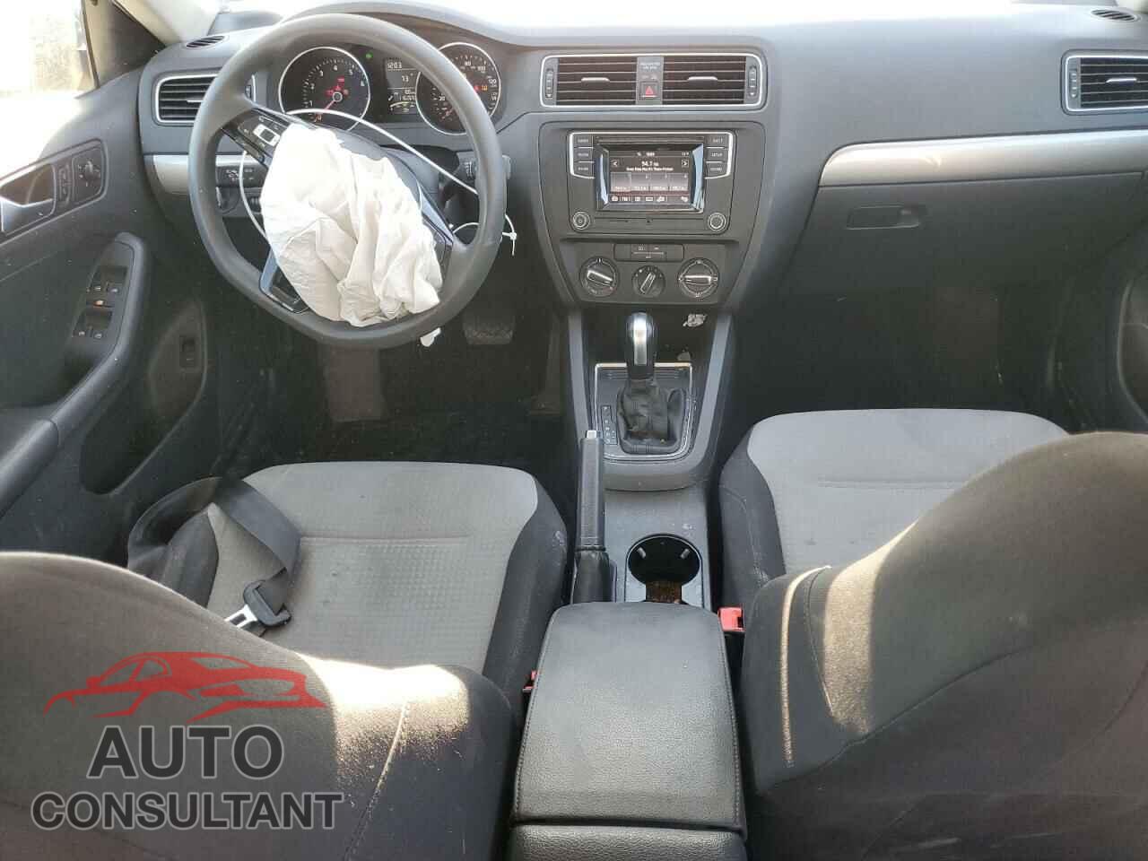VOLKSWAGEN JETTA 2017 - 3VW2B7AJ5HM227239