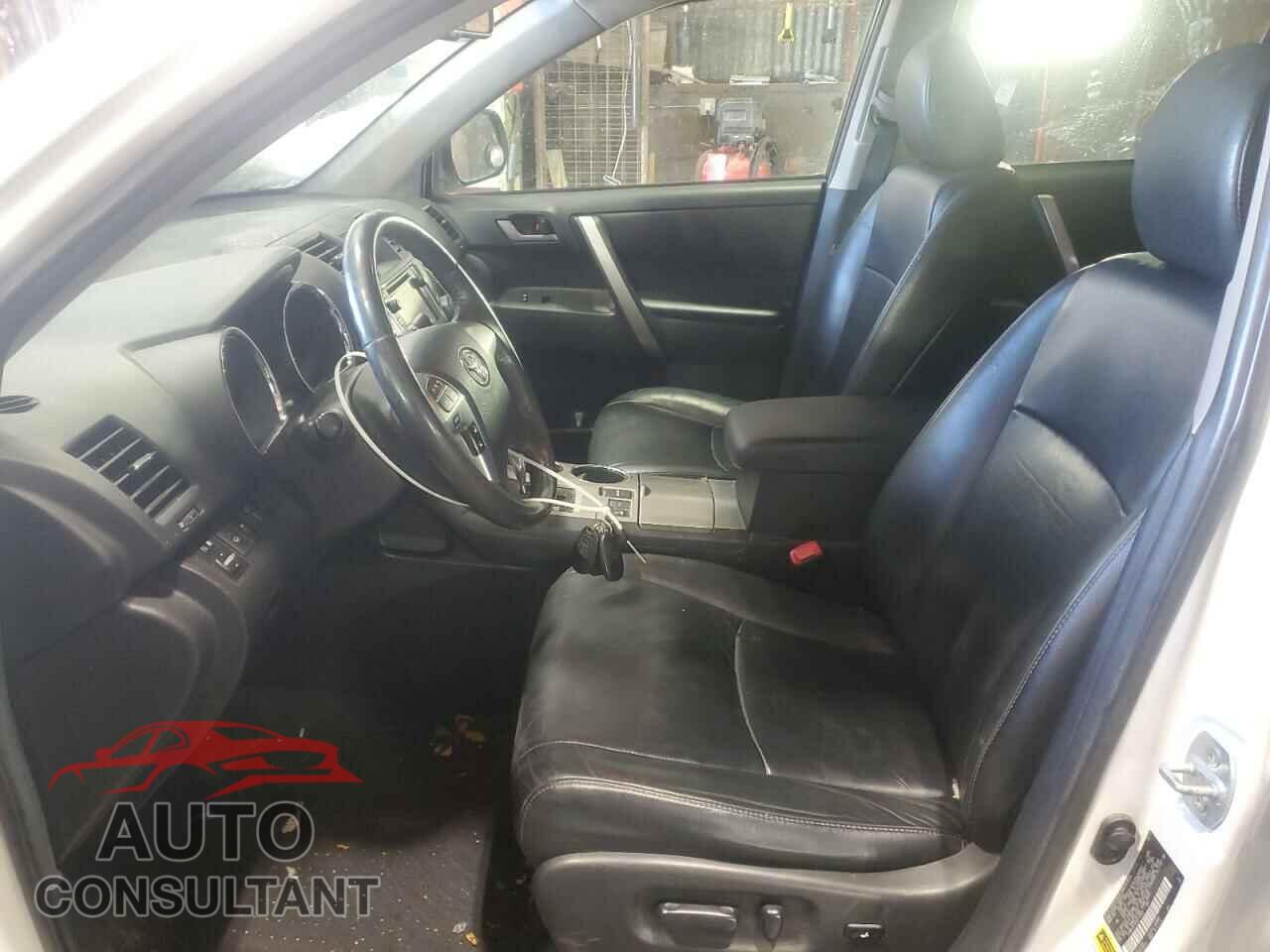 TOYOTA HIGHLANDER 2013 - 5TDBK3EH2DS213909