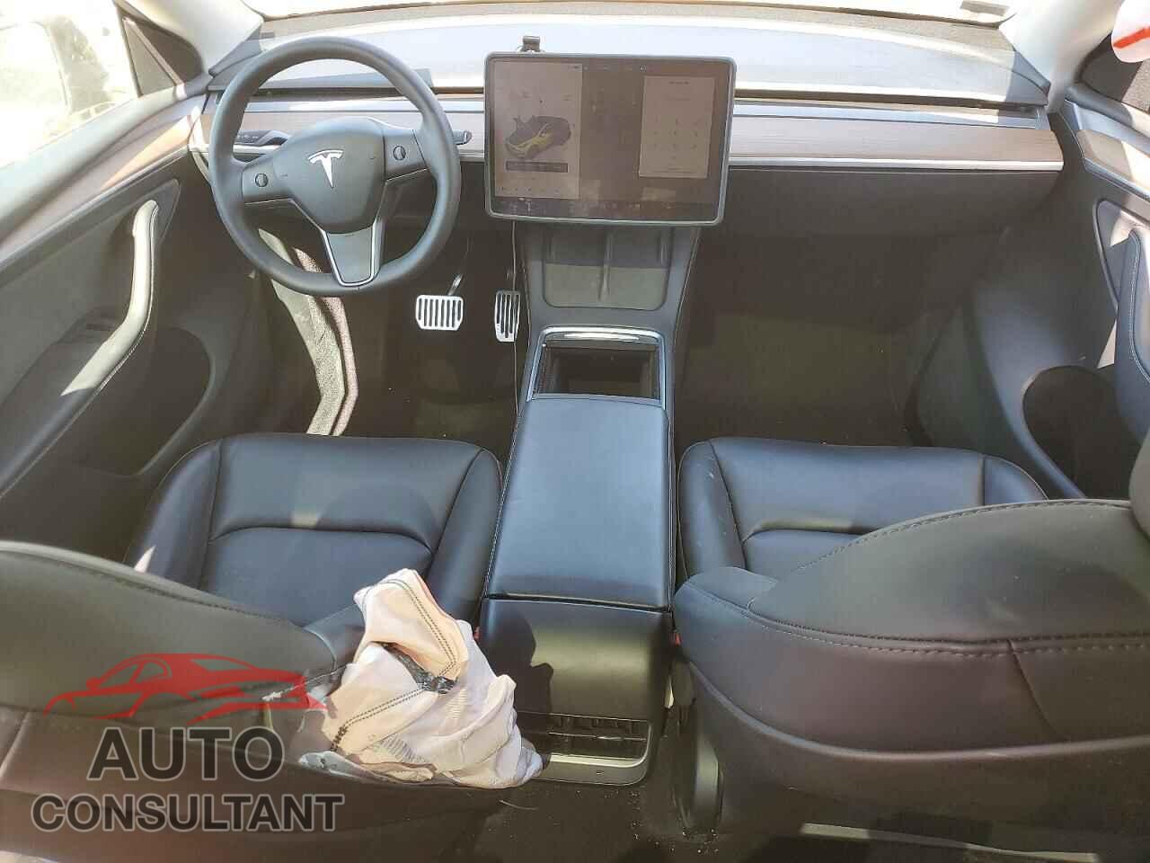 TESLA MODEL Y 2024 - 7SAYGDEE2RF128395