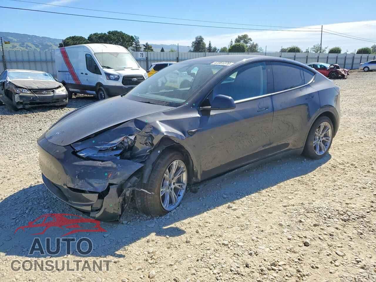 TESLA MODEL Y 2024 - 7SAYGDEE5RF031577