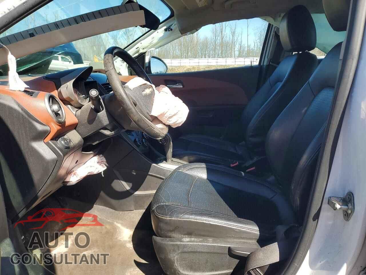CHEVROLET SONIC 2015 - 1G1JE5SB4F4110268