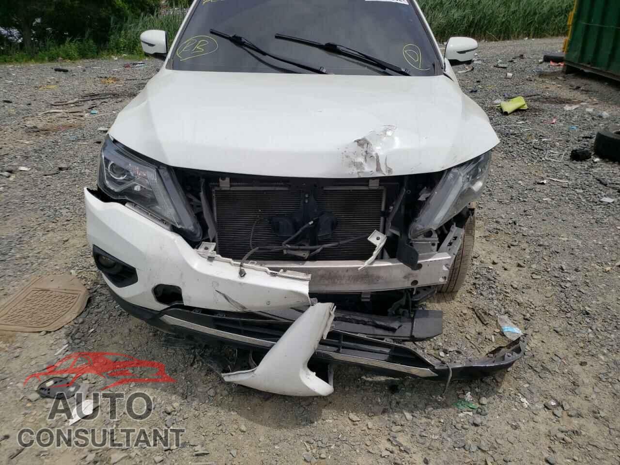 NISSAN PATHFINDER 2017 - 5N1DR2MM8HC611027