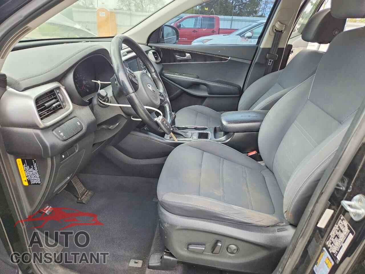 KIA SORENTO 2017 - 5XYPG4A30HG215250
