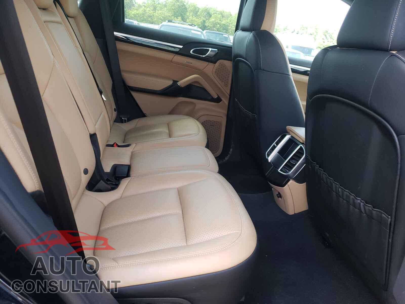 PORSCHE CAYENNE 2016 - WP1AA2A27GKA08851