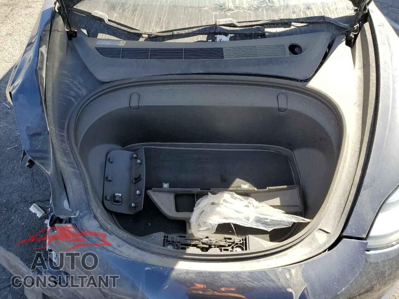 TESLA MODEL 3 2018 - 5YJ3E1EA0JF039857