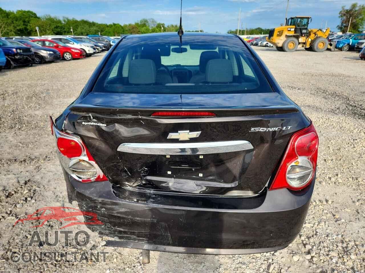 CHEVROLET SONIC 2014 - 1G1JC5SH4E4103099