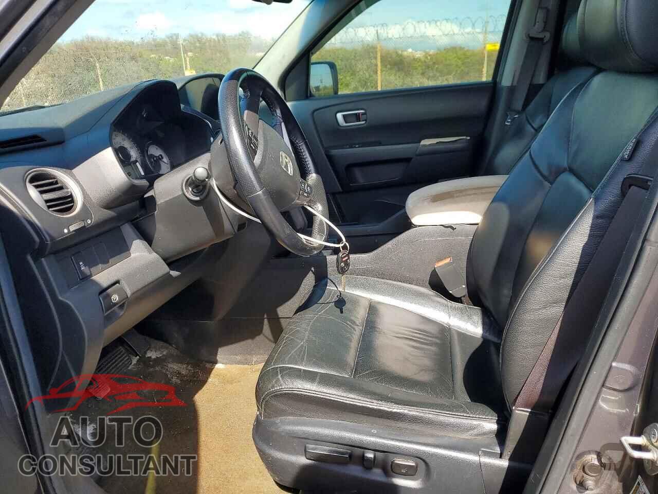 HONDA PILOT 2013 - 5FNYF4H50DB032429