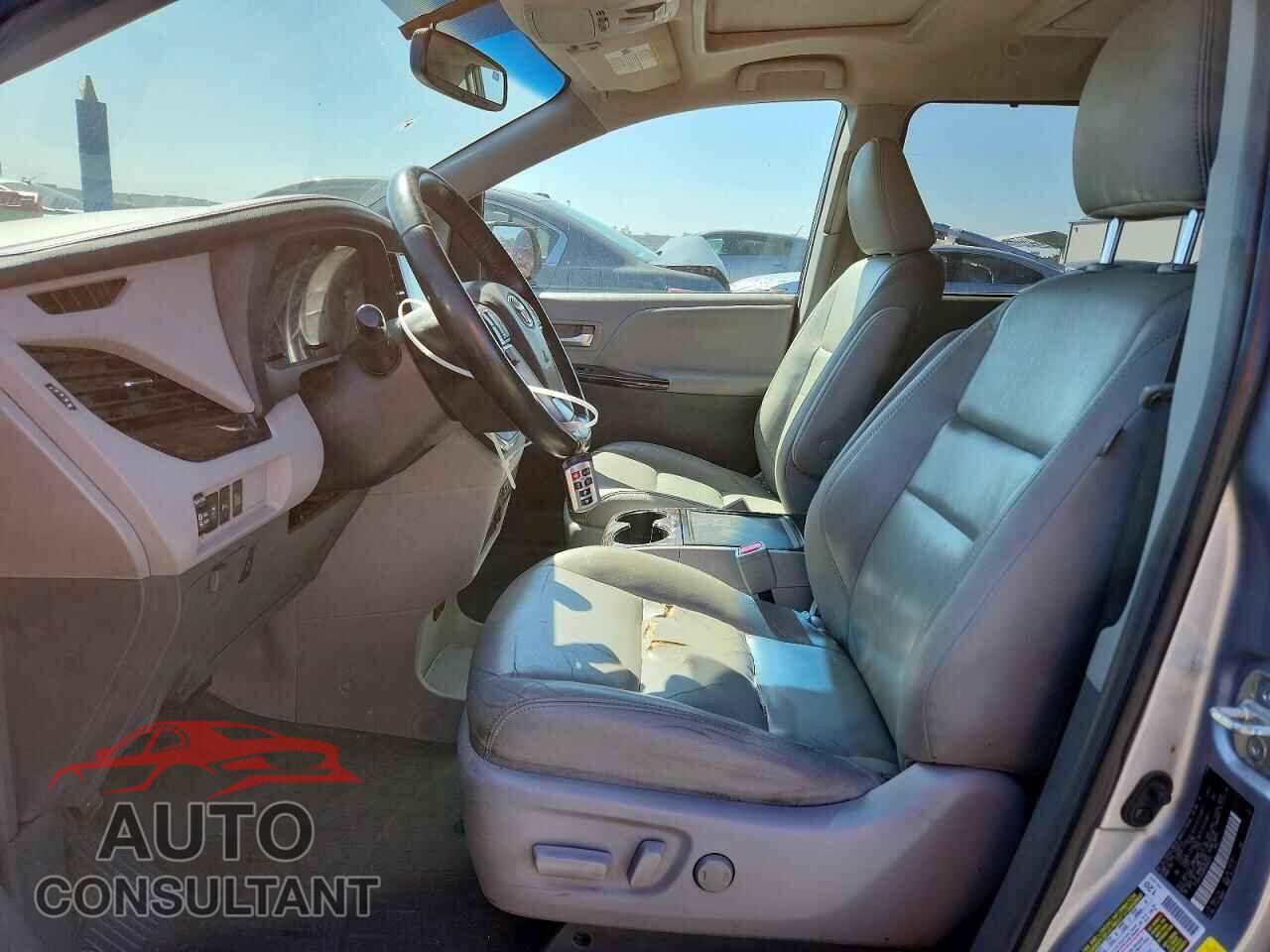 TOYOTA SIENNA 2015 - 5TDYK3DC9FS685074