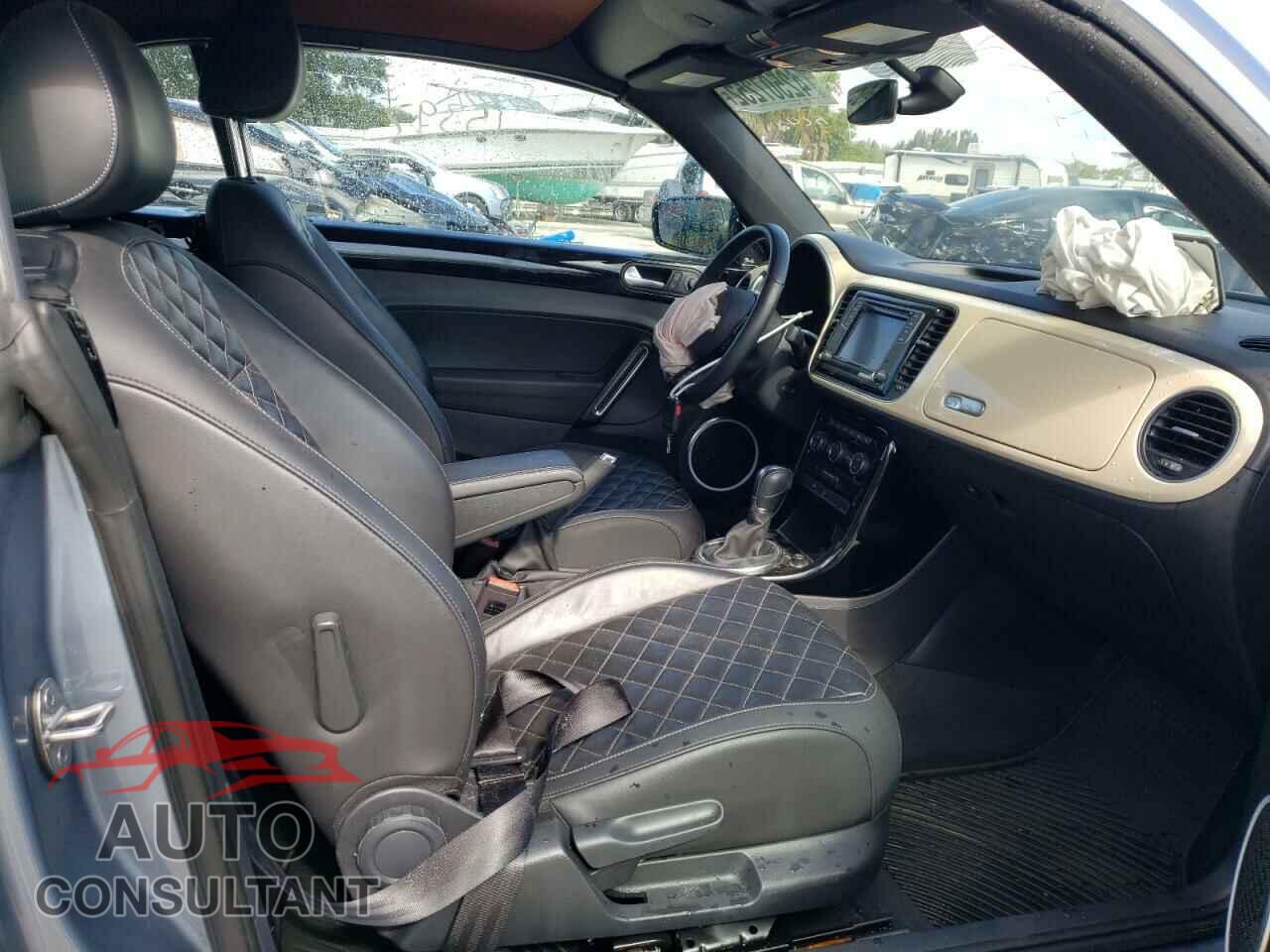 VOLKSWAGEN BEETLE 2019 - 3VW5DAAT3KM510025
