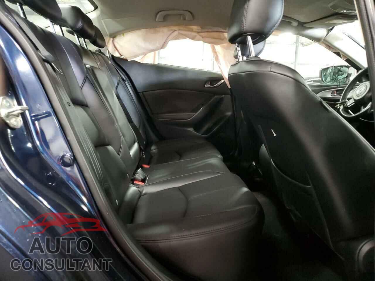 MAZDA 3 2018 - 3MZBN1V38JM224499