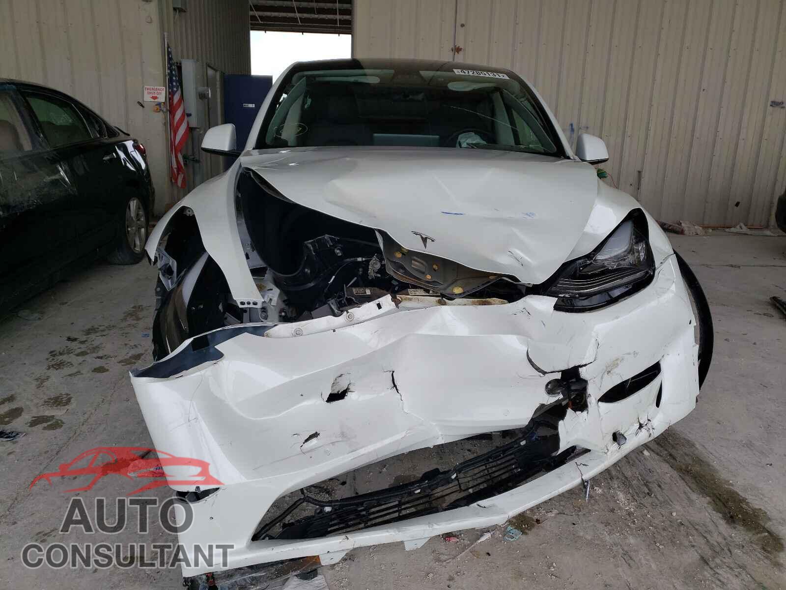 TESLA MODEL Y 2021 - 5YJYGDED8MF103711