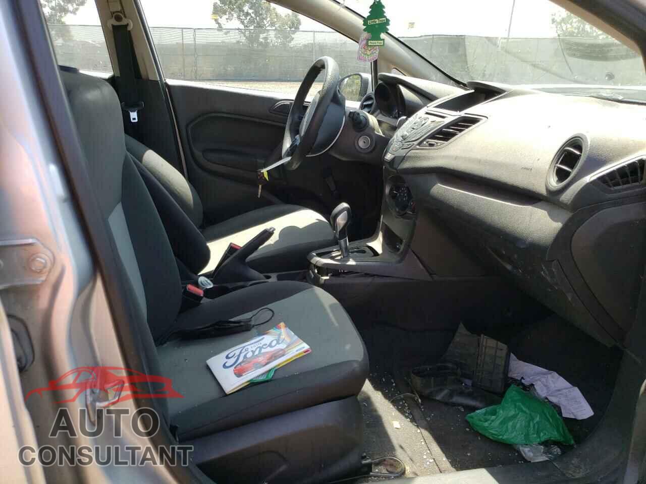 FORD FIESTA 2017 - 3FADP4TJ5HM104247