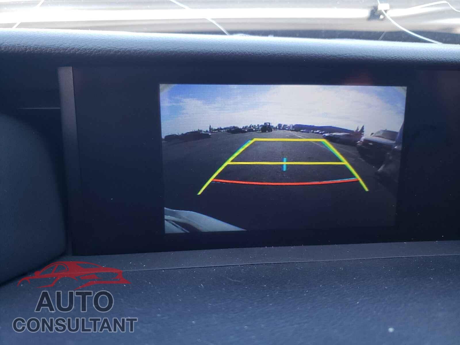 LEXUS IS 2018 - JTHBA1D22J5070559