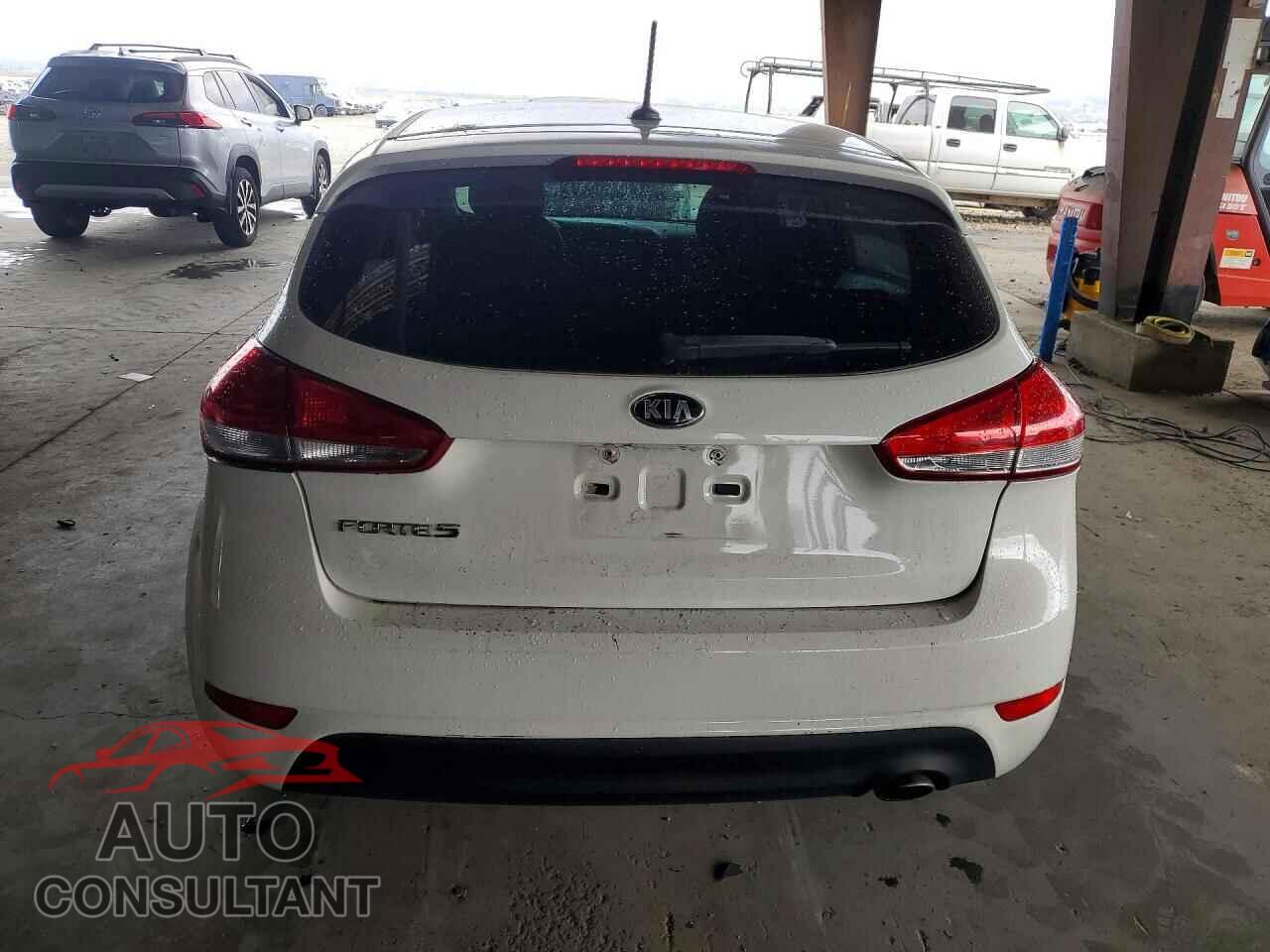 KIA FORTE5 LX 2017 - KNAFK5A89H5696973