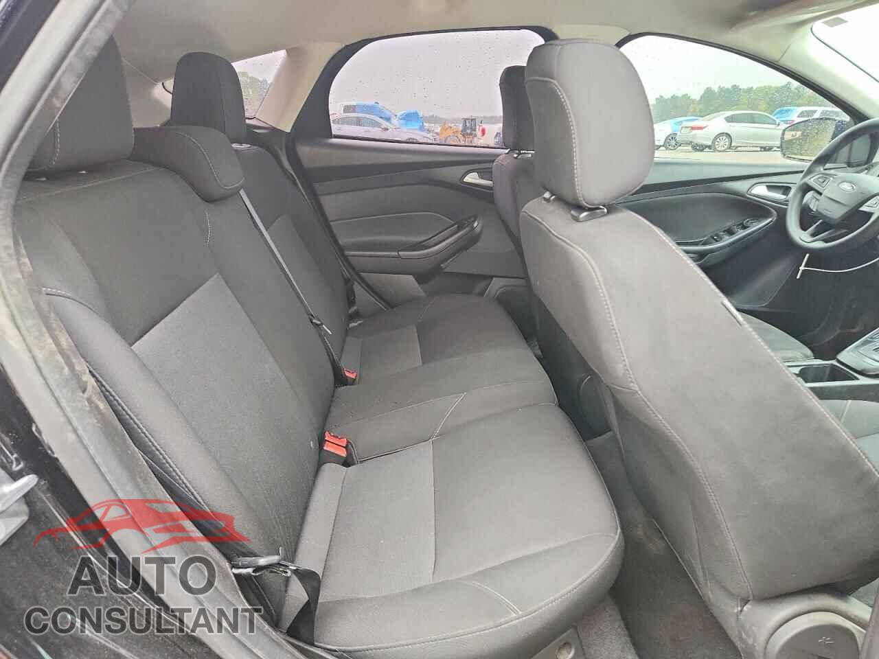 FORD FOCUS 2018 - 1FADP3K25JL256220