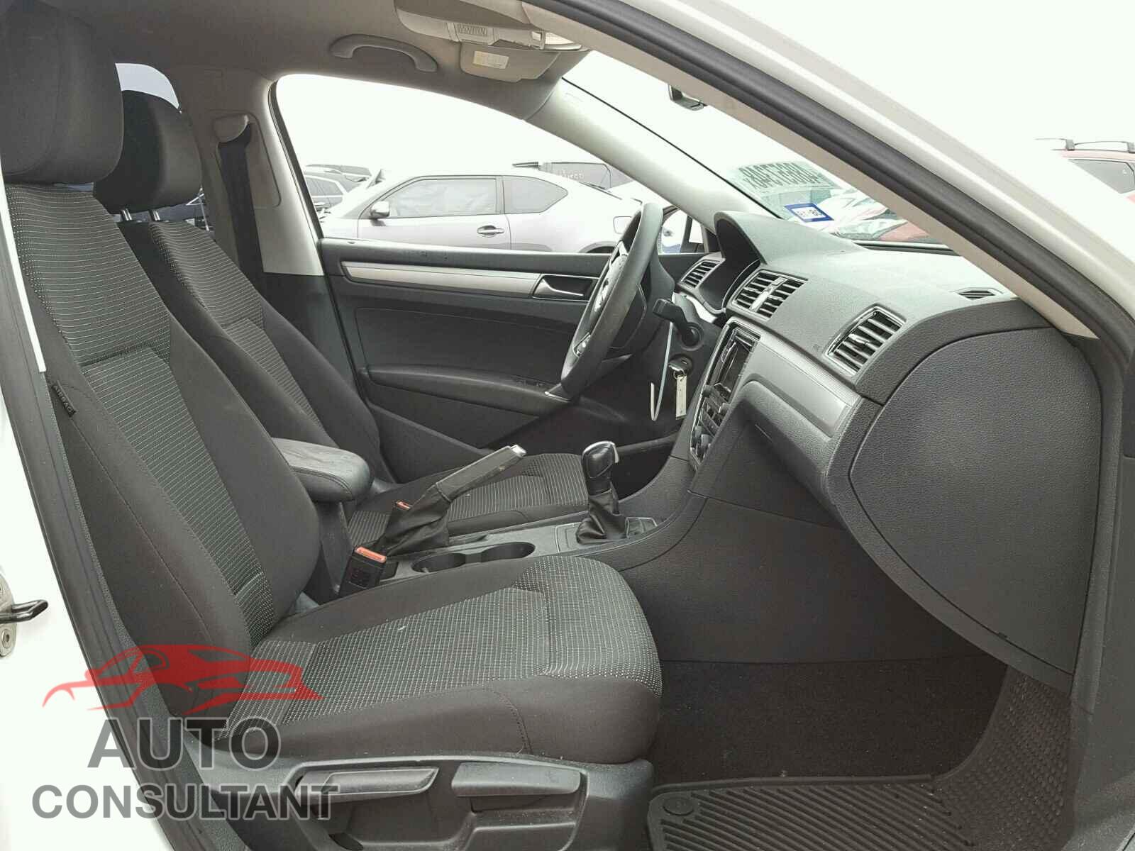 VOLKSWAGEN PASSAT 2016 - 1VWAT7A36GC034429