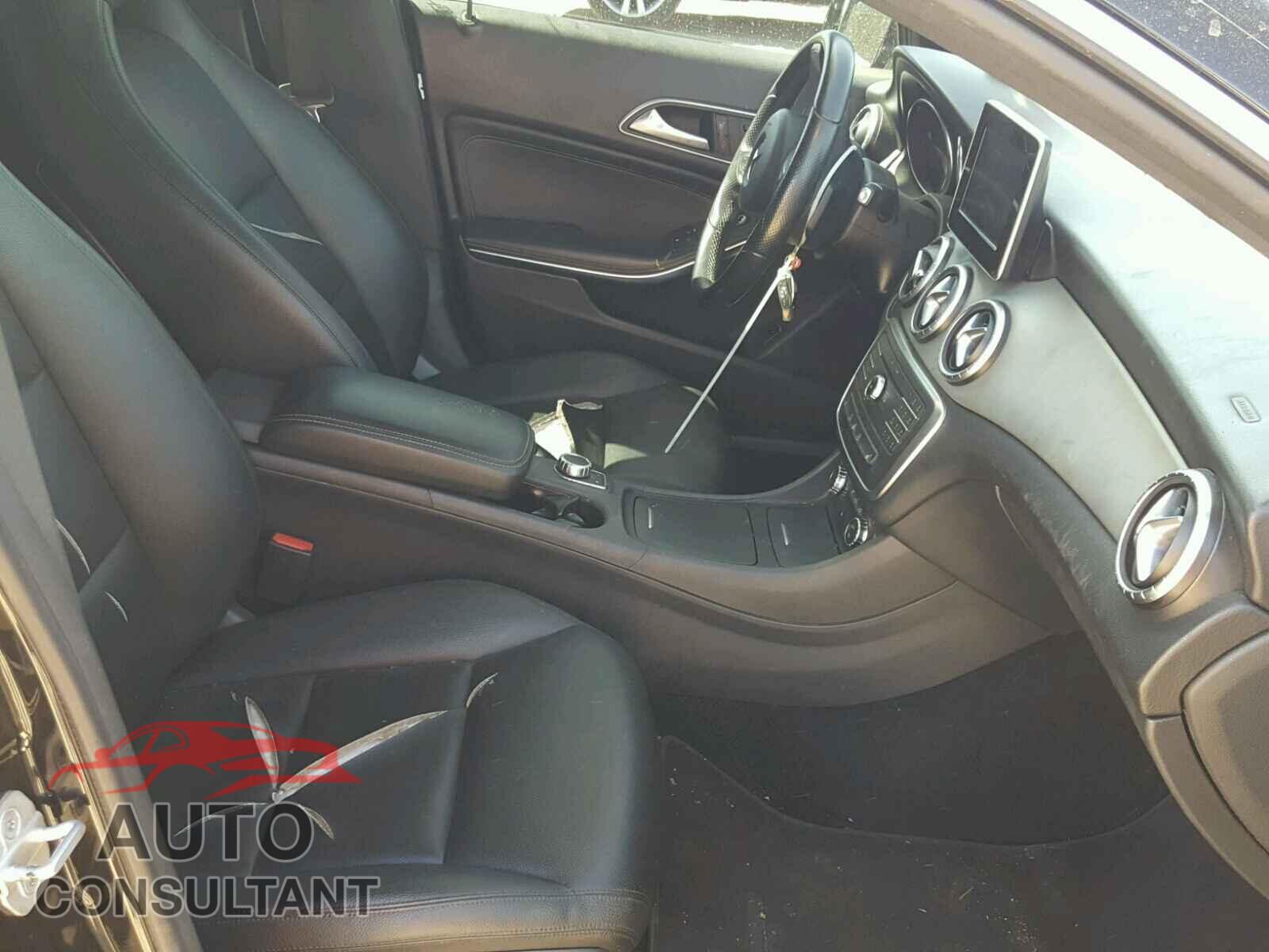MERCEDES-BENZ C CLASS 2015 - WDDSJ4EB0FN214589