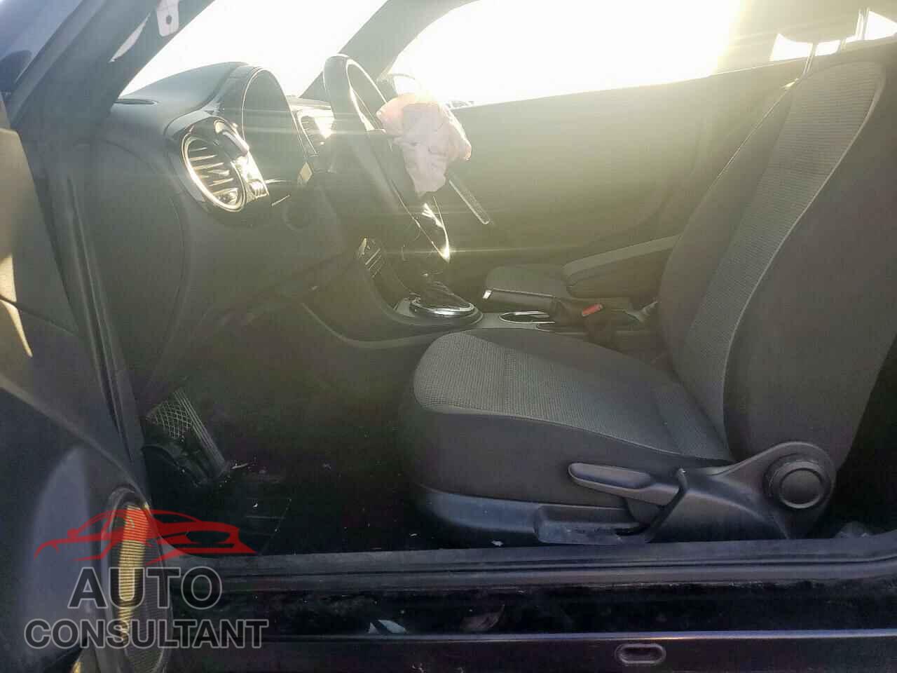VOLKSWAGEN BEETLE 2019 - 3VWFD7AT1KM708237